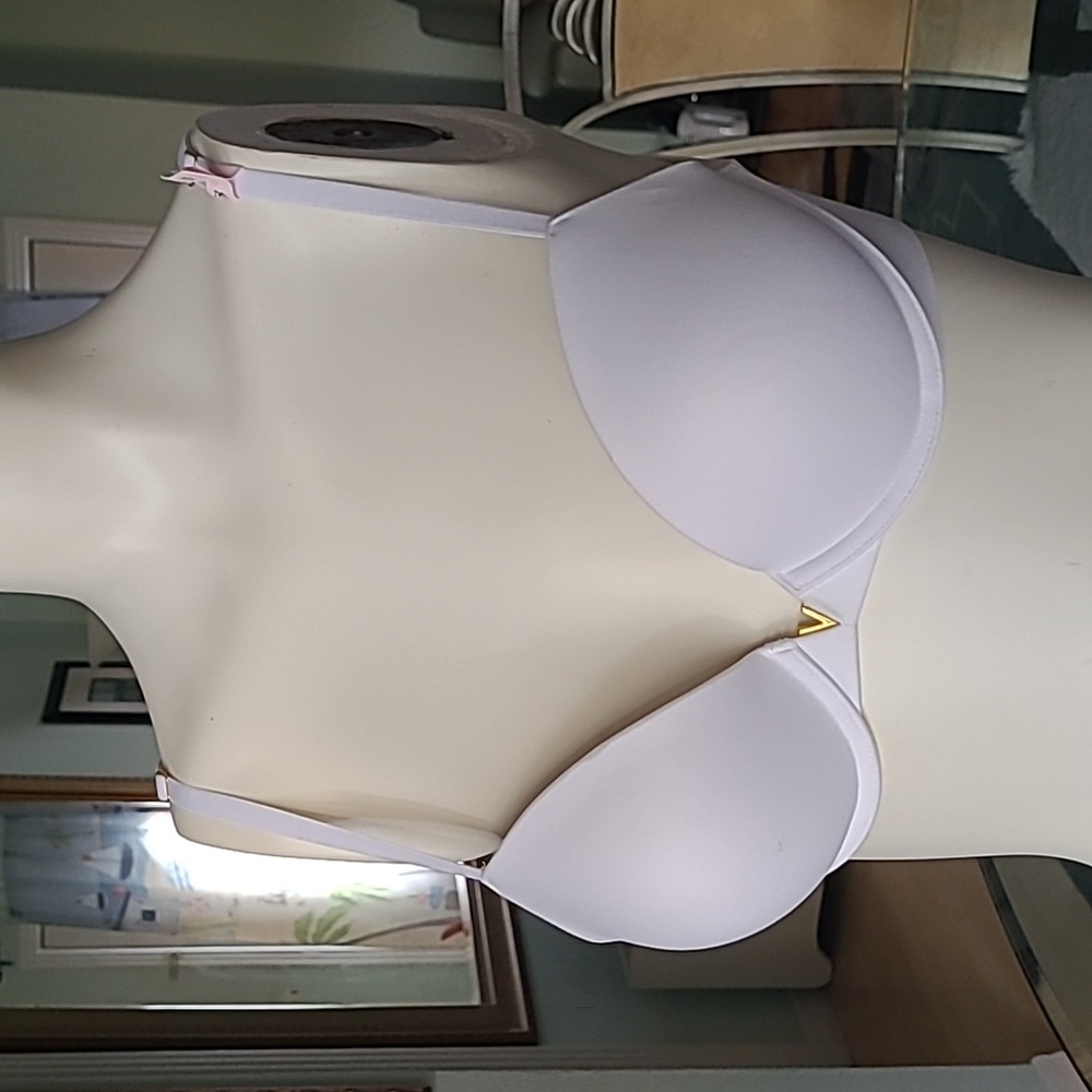Victoria's Secret White Bra with Gold Detail ❤️